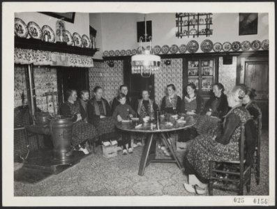 In de Gelderse Achterhoek heerst nog steeds de eeuwenoude gewoonte van het Nieuw, Bestanddeelnr 025-0156