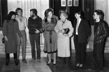 In Paleis op de Dam in A'dam Beatrix prijzen uitgereikt aan door Koninklijke jur, Bestanddeelnr 931-1712