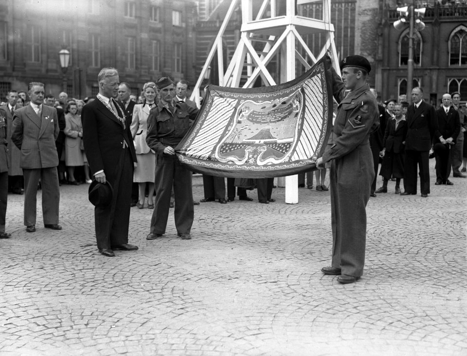 Indisch doek Van Aukarana voor burgemeester d'Ailly, Bestanddeelnr 902-9594