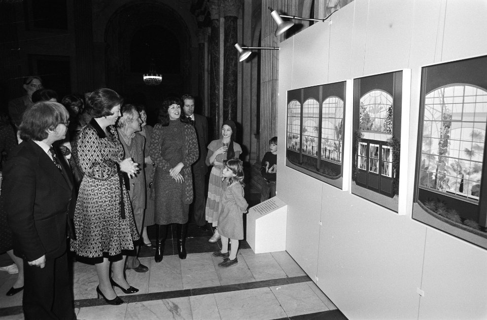 In Paleis op de Dam in Amsterdam Beatrix prijzen uitgereikt aan door Koninklijke, Bestanddeelnr 931-1708