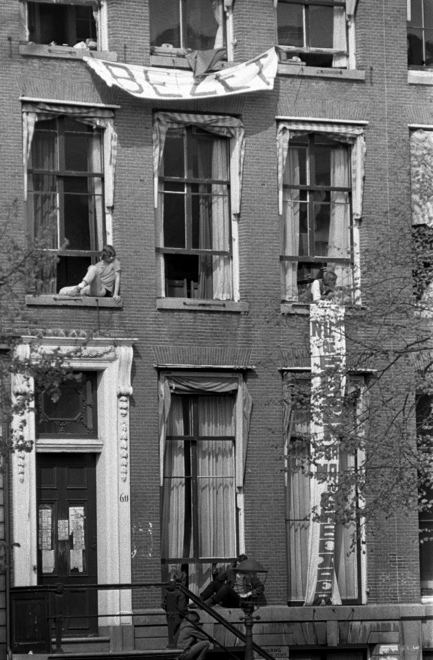 In Amsterdam zijn ongeveer dertig panden gekraakt o.a. pand bezet op Herengrach, Bestanddeelnr 923-4993