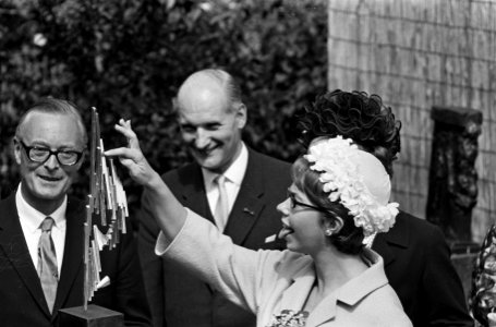 In aanwezigheid van prinses Beatrix heeft prinses Christina van Zweden een tento, Bestanddeelnr 916-5445