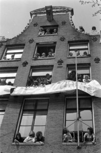 In Amsterdam zijn ongeveer dertig panden gekraakt o.a. pand bezet op Herengrach, Bestanddeelnr 923-4985