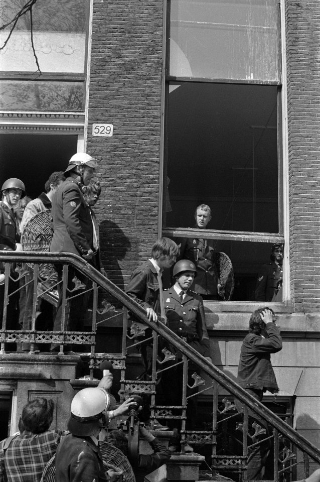 In Amsterdam zijn ongeveer dertig panden gekraakt o.a. pand bezet op Herengrach, Bestanddeelnr 923-4999