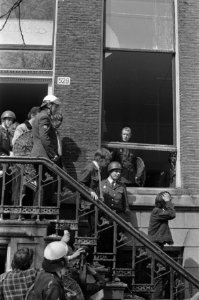 In Amsterdam zijn ongeveer dertig panden gekraakt o.a. pand bezet op Herengrach, Bestanddeelnr 923-4999