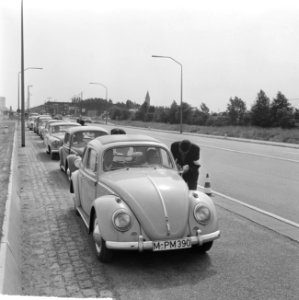 In Amsterdam verkeersenquettering begonnen, hier op de Haarlemmerweg, Bestanddeelnr 916-5477