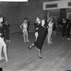In de nieuwe balletzaal van het Nationale Ballet in de Stadsschouwburg te Amster, Bestanddeelnr 915-9560