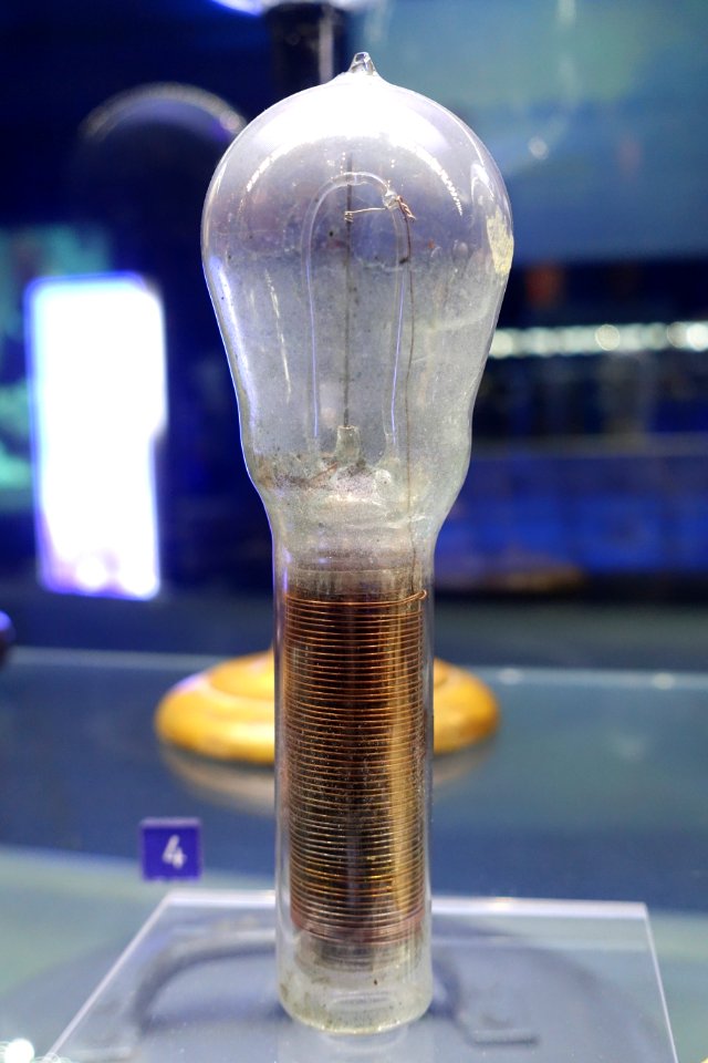 Induction Light Bulb, 1885 - Museum of Science and Industry (Chicago) - DSC06455