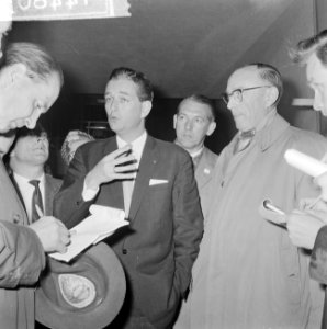 In AVRO-studio te Hilversum, een Algemene Bestuursvergadering gehouden, Bestanddeelnr 914-4803