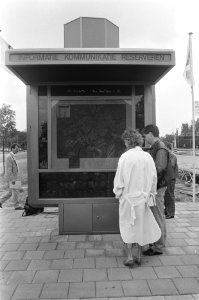 Info-communicatie paneel bij Utrechtse brug te Amsterdam, Bestanddeelnr 934-0304