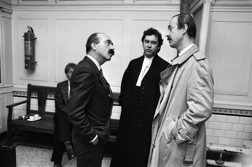In Amsterdam diende een kort geding van Boskalis-obligatiehouder H. Dubbeldam (l, Bestanddeelnr 933-5211