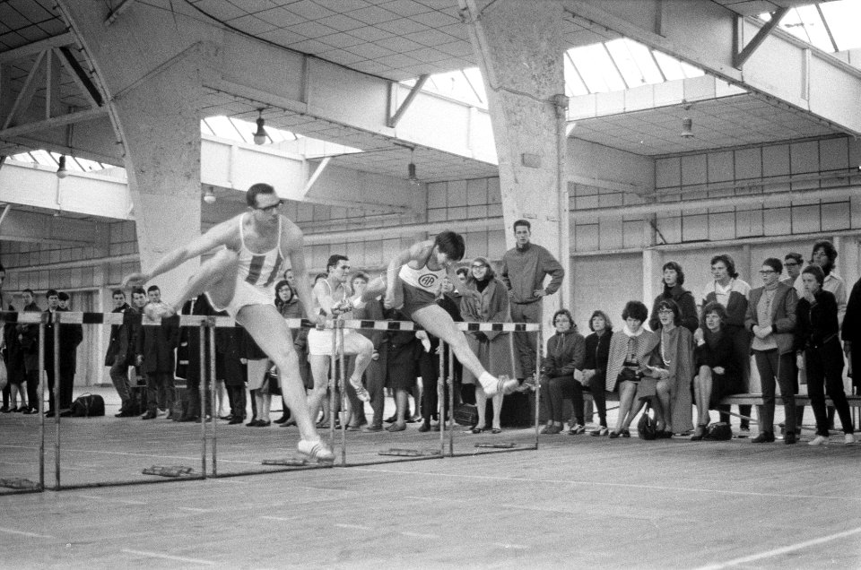 Indooratletiek, Eef Kamerbeek en P Tellensen (70 meter horden), Bestanddeelnr 916-2120