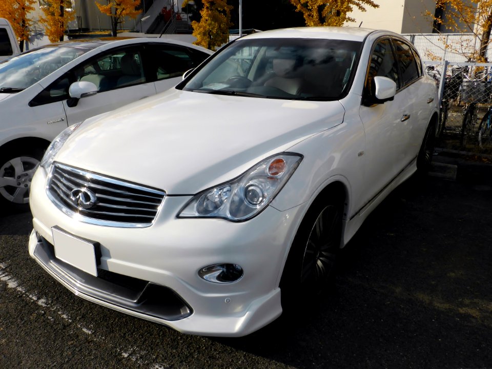 Infiniti EX37 (J50) front