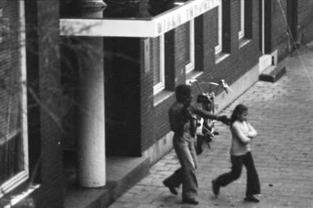 Indonesisch Consulaat in Amsterdam (tweede dag) door gewapende Molukkers bezet , Bestanddeelnr 928-3108