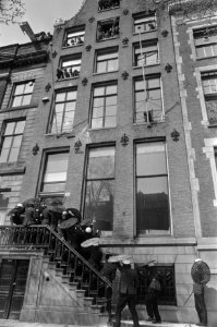In Amsterdam zijn ongeveer dertig panden gekraakt o.a. pand bezet op Herengrach, Bestanddeelnr 923-4994