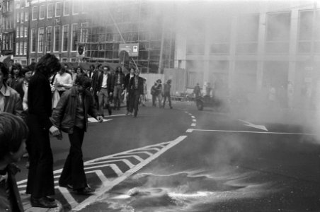 In Amsterdam zijn ongeveer dertig panden gekraakt o.a. pand bezet op Herengrach, Bestanddeelnr 923-4991