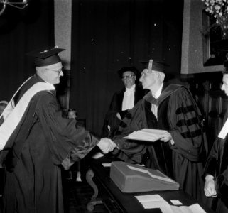 In de Lutherse kerk op het Spui te Amsterdam is tot doctor honoris causa benoem…, Bestanddeelnr 905-1688