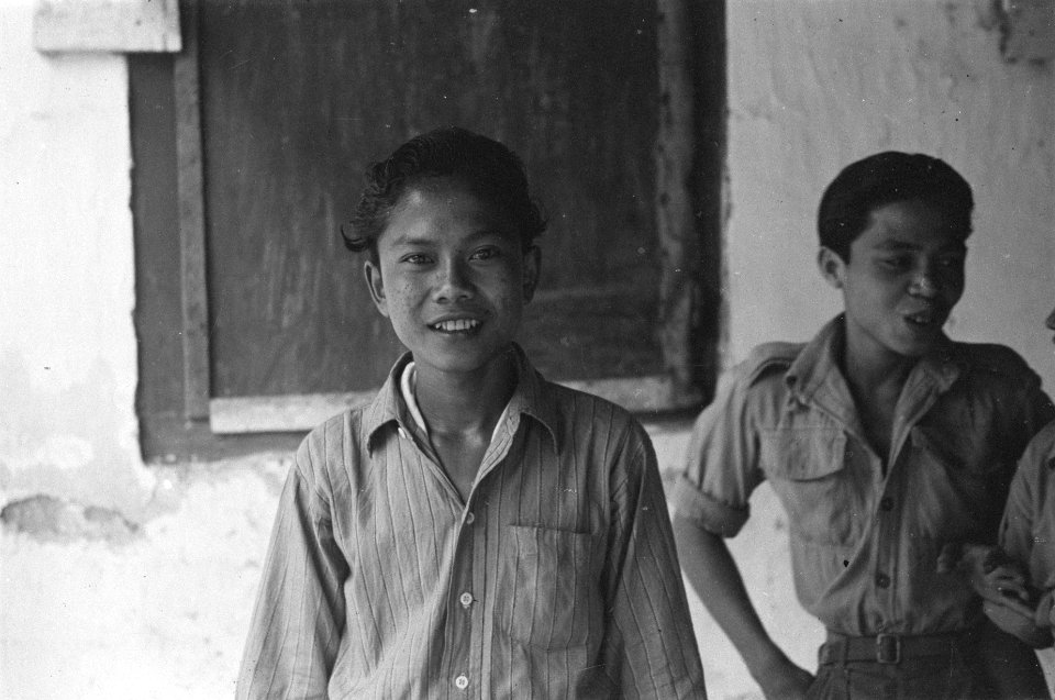 Indonesische of Indische jonge man in burgerkleding, Bestanddeelnr 522-5-7