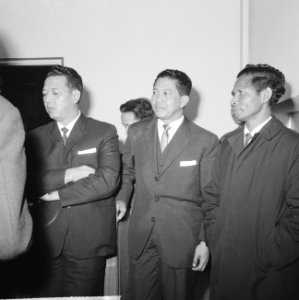 Indonesische ministers op Schiphol, links Minister van Handel Achmad Yussuf en r, Bestanddeelnr 917-7546