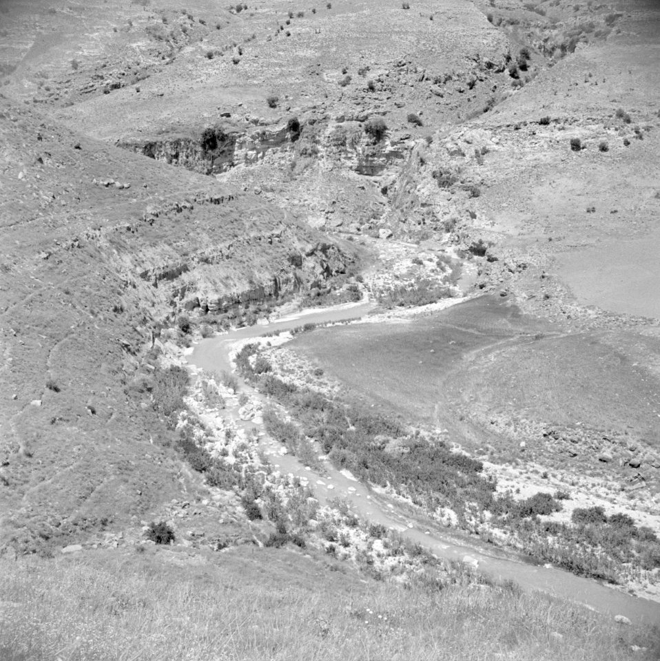 In de omgeving van Jericho. Uitzicht over het dal van de Jabbok rivier, Bestanddeelnr 255-5676