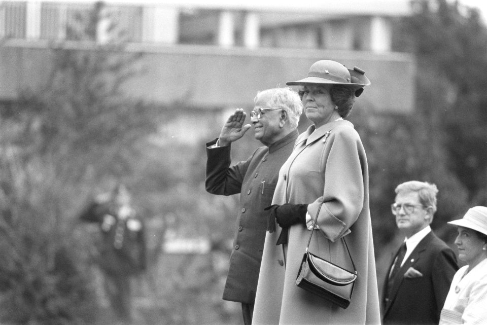 Indiase president Vankataraman in Amsterdam begroet door Koningin Beatrix, Bestanddeelnr 934-3119