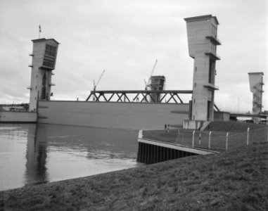 Indienststelling stormvloedkering bij Krimpen aan den IJssel, Bestanddeelnr 909-9266