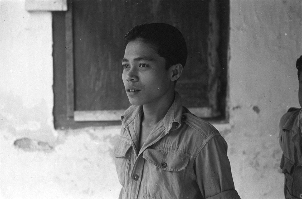 Indonesische of Indische jonge man in overhemd, Bestanddeelnr 522-5-8