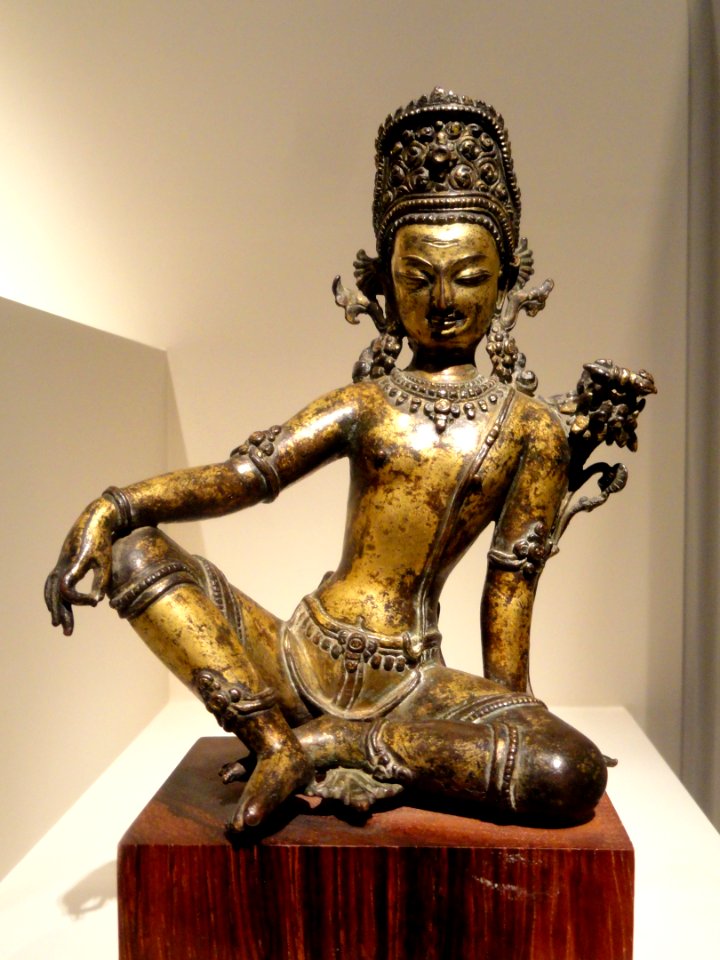 Indra, Nepal, 15th century AD, gilt copper with semiprecious stones - Arthur M. Sackler Gallery - DSC06037