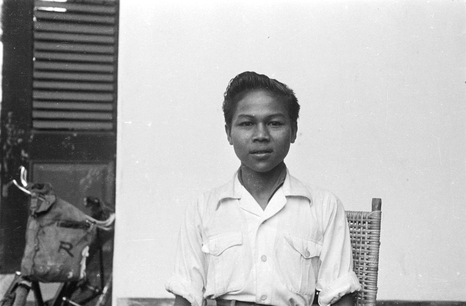 Indonesische of Indische jonge man in burger, Bestanddeelnr 520-4-3