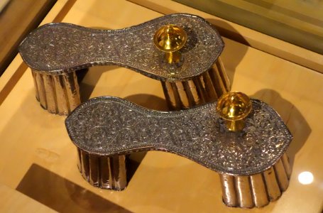 Indian paduka, Jaipur, 18th century AD - Bata Shoe Museum - DSC00046