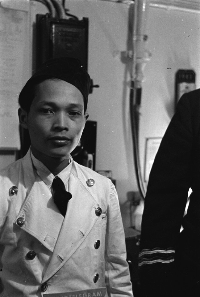 Indonesische steward van Nederlands passagiersschip, Bestanddeelnr 935-2946