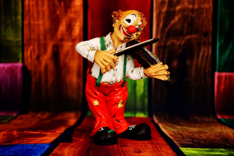 Violin play cheerful