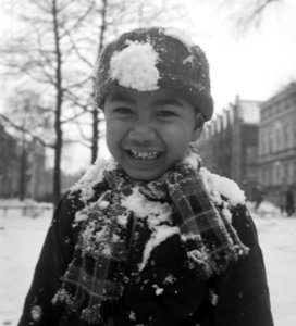 Indonesisch jongentje maakte kennis met Hollandse sneeuw, Bestanddeelnr 904-9486