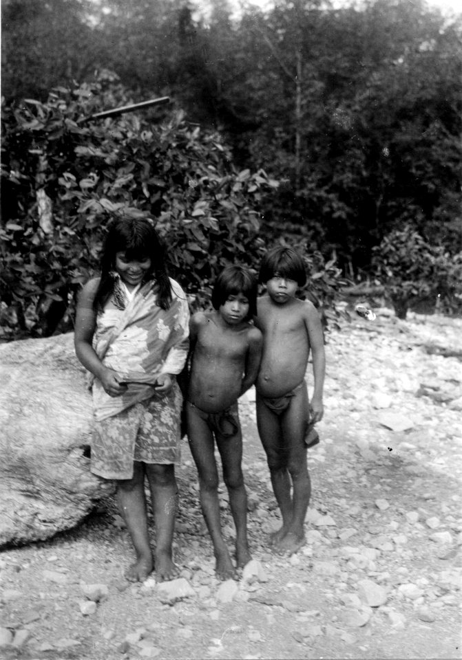 Indianska och två pojkar. Dat, 1927-exp. Chocó. Colombia - SMVK - 004122