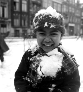 Indonesisch jongentje maakte kennis met Hollandse sneeuw, Bestanddeelnr 904-9487