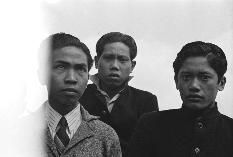 Indonesisch bemanningsleden van Nederlands koopvaardijschip in burgerkleding, Bestanddeelnr 935-2966