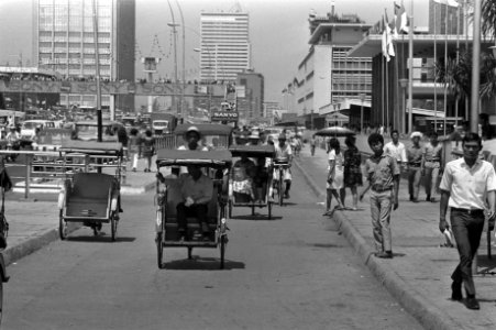 Indonesie, Djakarta, straat met riksjas, Bestanddeelnr 924-8356