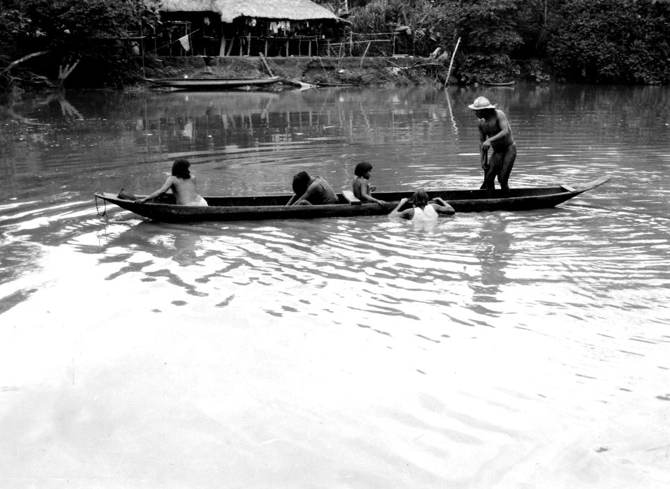 Indianer på floden. Rio Sambu. Panama - SMVK - 004128