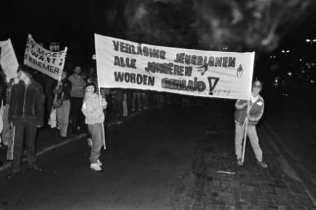 In Utrecht dem. vananvond jongeren-organisaties tegen voornemens regering jeugdl, Bestanddeelnr 931-1135
