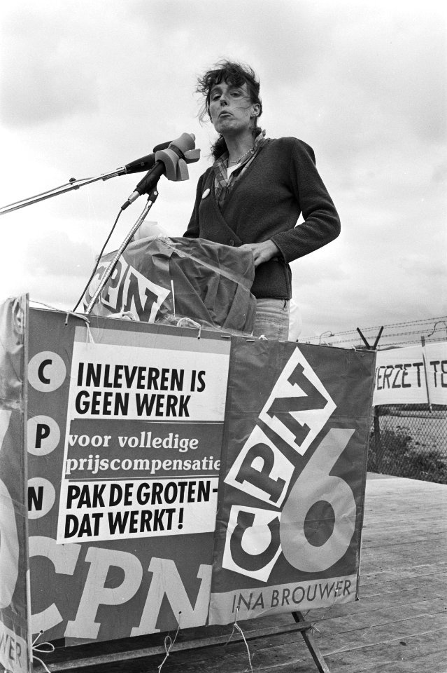Ina Brouwer tijdens toespraak, Bestanddeelnr 932-2806