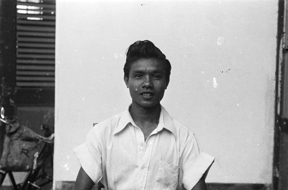 Indonesische of Indische jonge man in burger, Bestanddeelnr 520-4-5