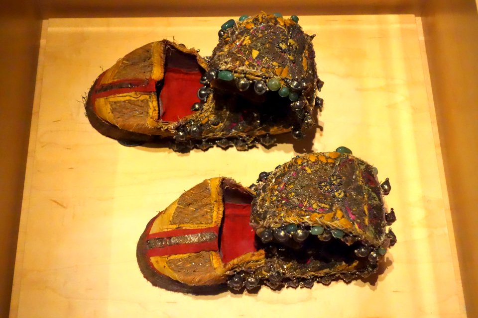 Indian mojaris, Rajasthan, worn by temple dancer, c. 1840 AD, gold embroidery, jade beads, brass bells - Bata Shoe Museum - DSC00033
