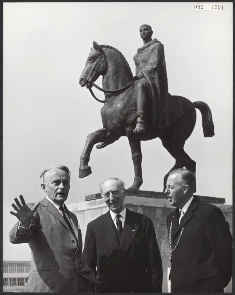 In Voorburg heeft de commissaris van de koningin in Zuid-Holland, mr. J. Klaases, Bestanddeelnr 092-1291