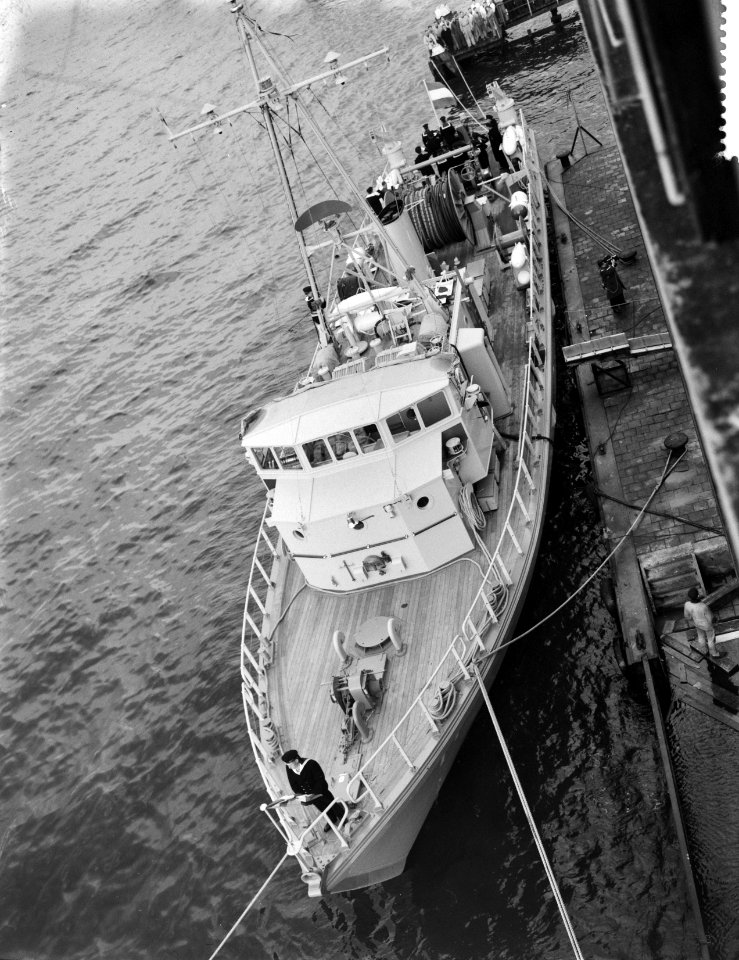 Indienstelling ondiepwatermijnenveger Van Hamel te Amsterdam Noord , Nederland, Bestanddeelnr 911-7699