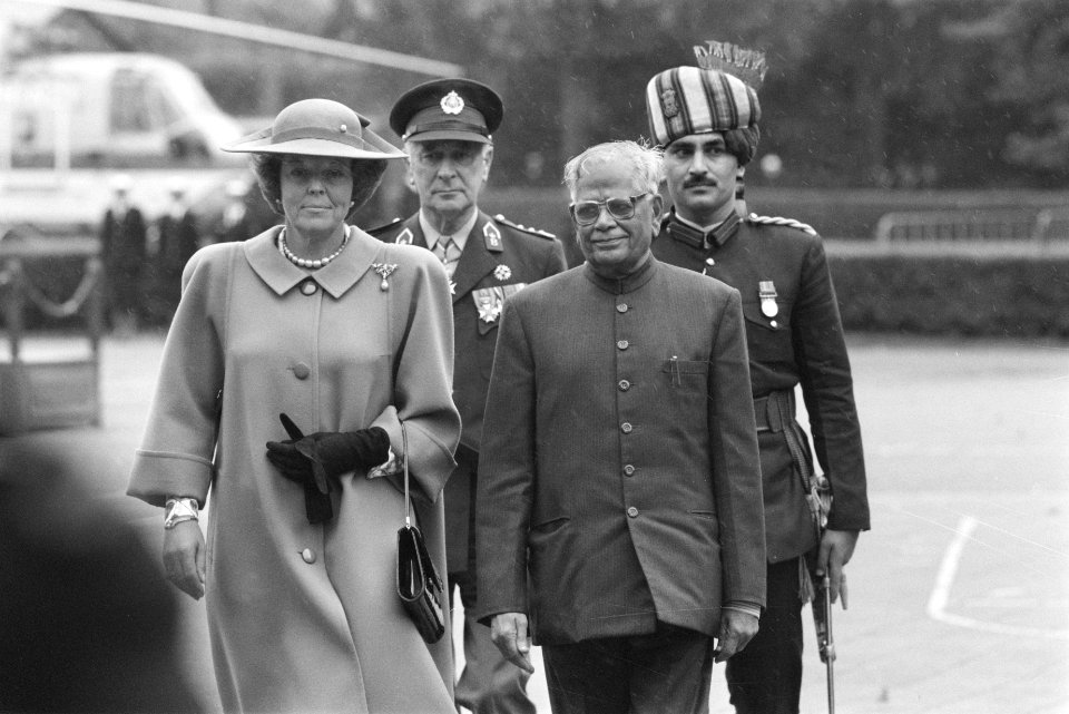 Indiase president Vankataraman in Amsterdam begroet door Koningin Beatrix, Bestanddeelnr 934-3118