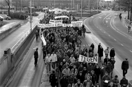 In Utrecht hebben studenten zaterdag gedemonstreerd tegen wetsontwep twee-fasens, Bestanddeelnr 931-1788