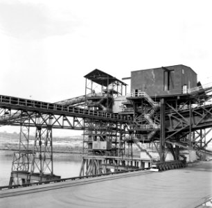 Industrieel complex, waarschijnlijk de Orinoco Mining Company (ijzererts) in Ven, Bestanddeelnr 252-5317