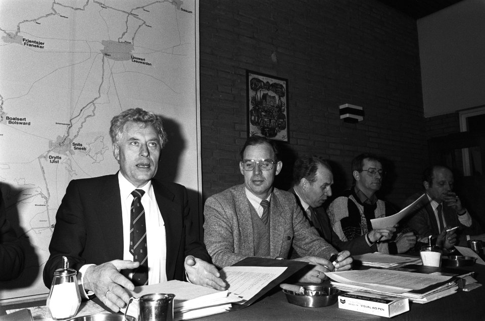 In verband met het al of niet doorgaan van de Elfstedentocht vergaderen voorzit…, Bestanddeelnr 933-5732