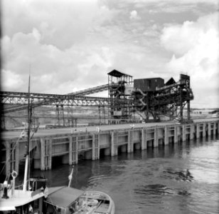 Industrieel complex, waarschijnlijk de Orinoco Mining Company (ijzererts) in Ven, Bestanddeelnr 252-5307
