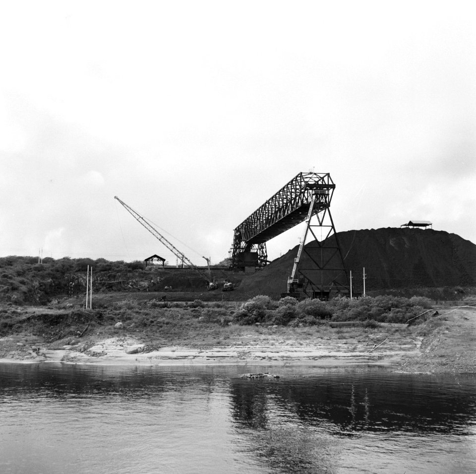 Industrieel complex, waarschijnlijk de Orinoco Mining Company (ijzererts) in Ven, Bestanddeelnr 252-5298